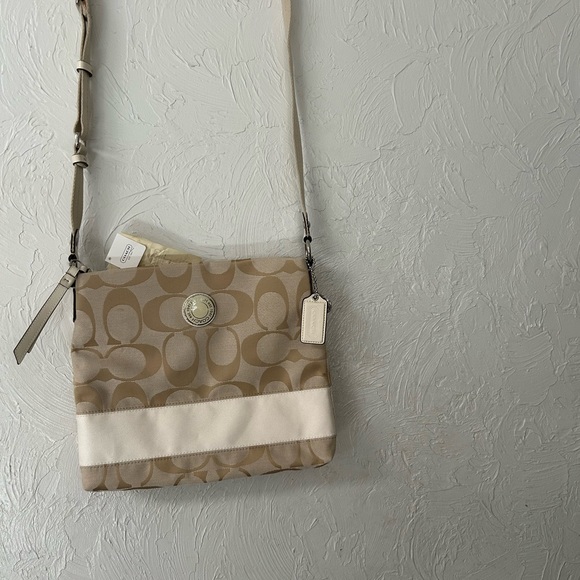 MONOGRAM COACH CROSSBODY.LIGHT/CREAM/KHAKI. BRAND NEW WITH TAGS - Picture 2 of 4